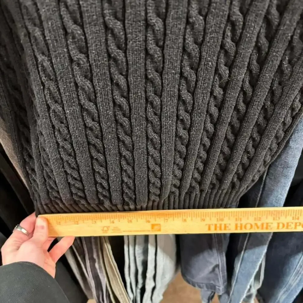 vintage black lauren ralph lauren woman’s v-neck cable knit sweater
woman’s si - Picture 8 of 8
